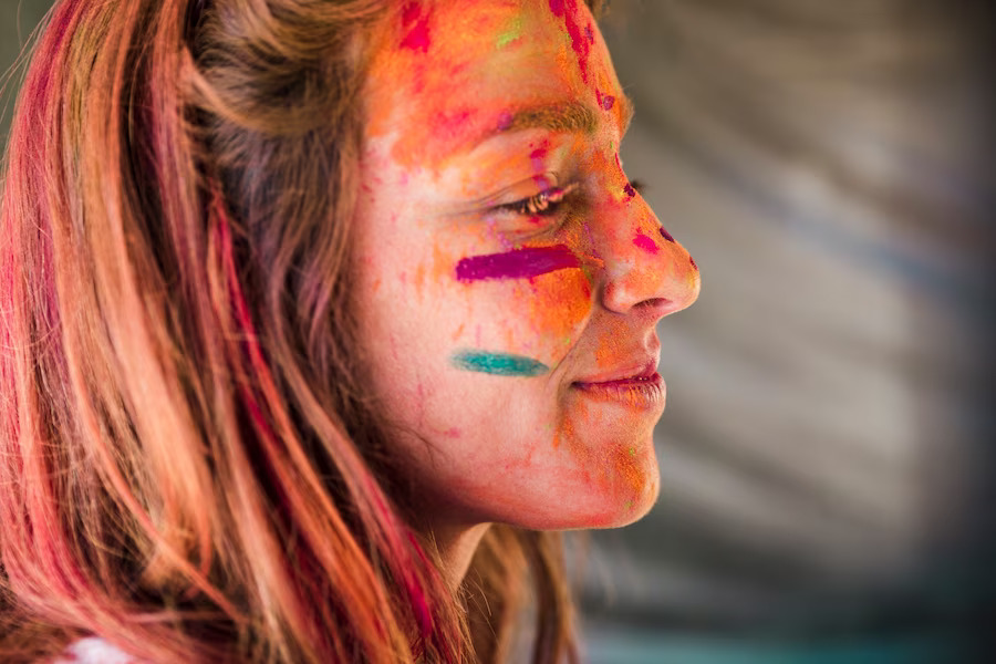 Things to Do if Holi Colors go into Your Eyes